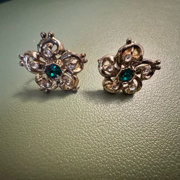 VTG Gold Colored Emerald Clear Rhinestones Screw Earrings Flower Floral Clip On - Picture 8 of 10